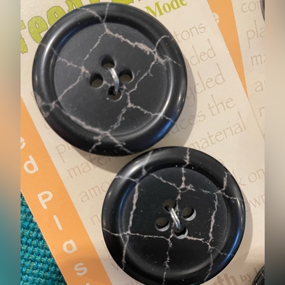 Buttons - Picture 3 of 3